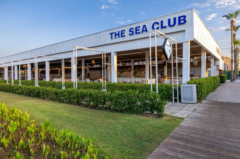 Nirvana Cosmopolitan 39