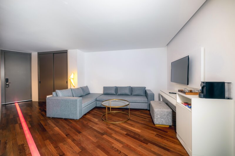 Nirvana Cosmopolitan 63