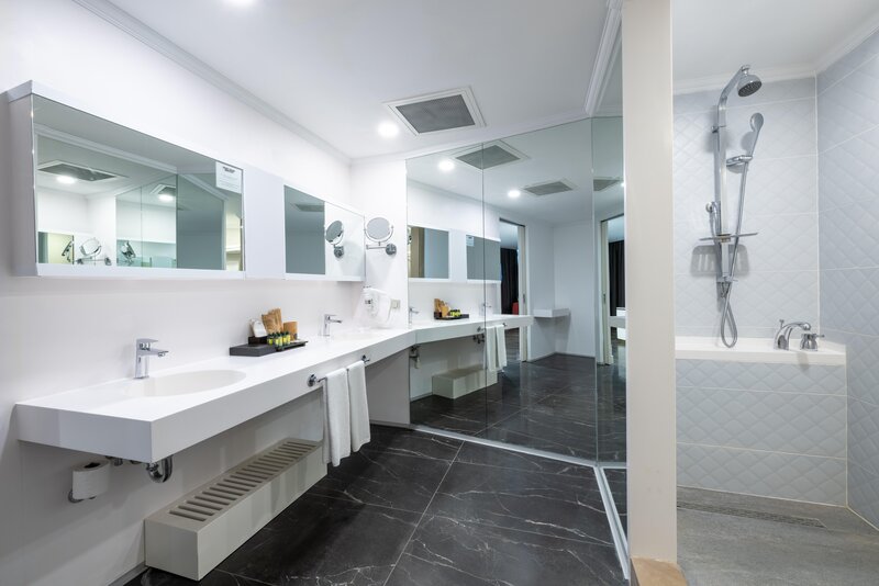 Nirvana Cosmopolitan 56