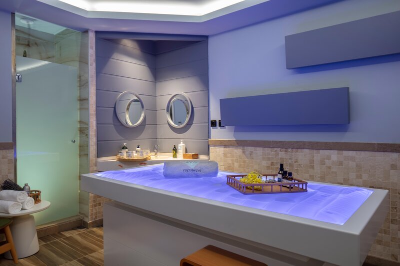 Nirvana Cosmopolitan 82