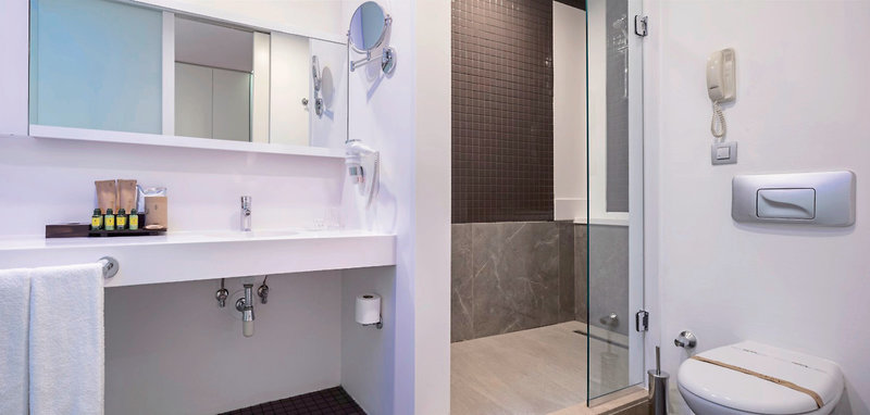 Nirvana Cosmopolitan 5