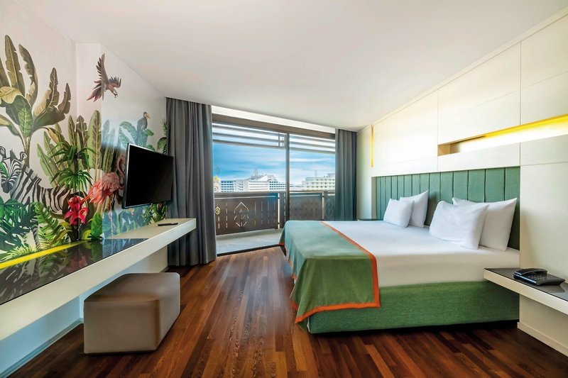 Nirvana Cosmopolitan 6