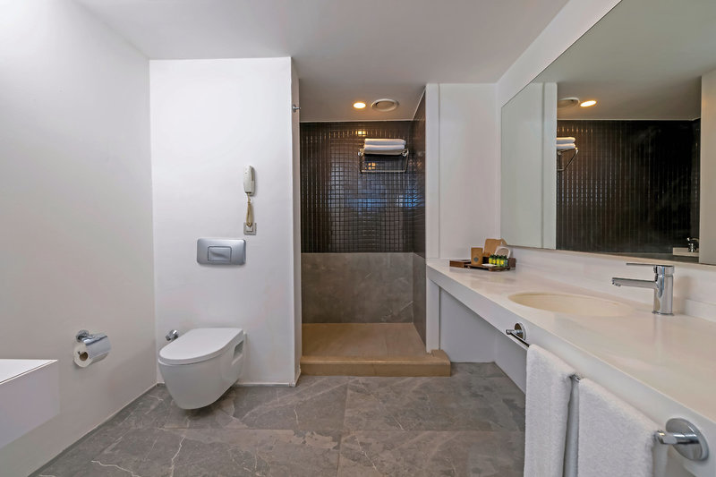 Nirvana Cosmopolitan 8