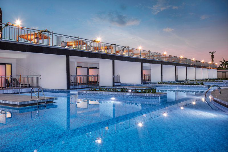 Nirvana Cosmopolitan 13