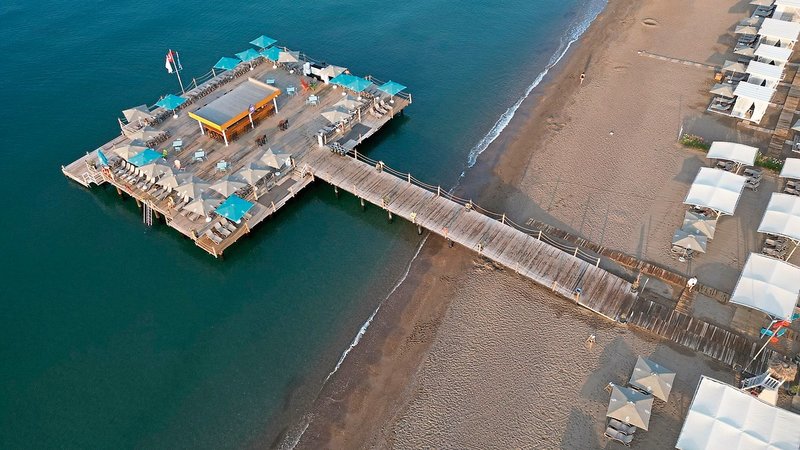 Nirvana Cosmopolitan 18