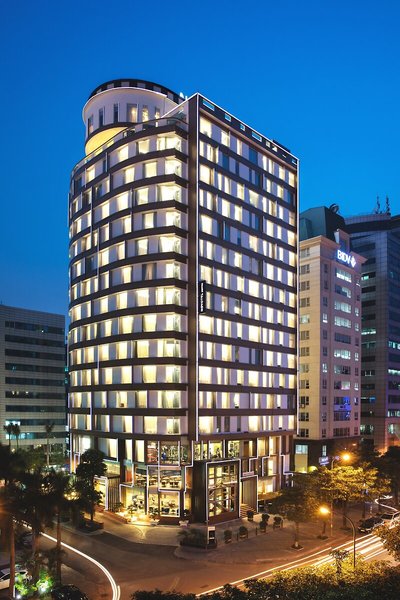 Novotel Suites Hanoi 7