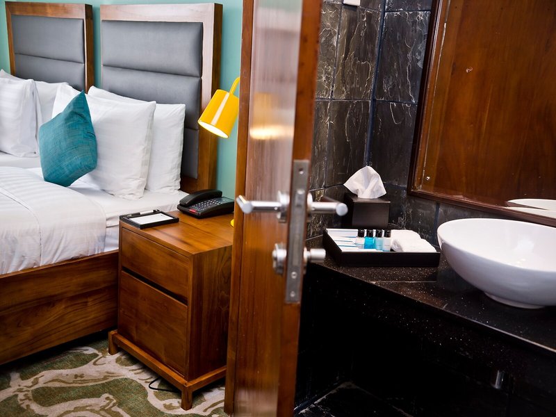Ocean Edge Suites & Hotel Colombo 17