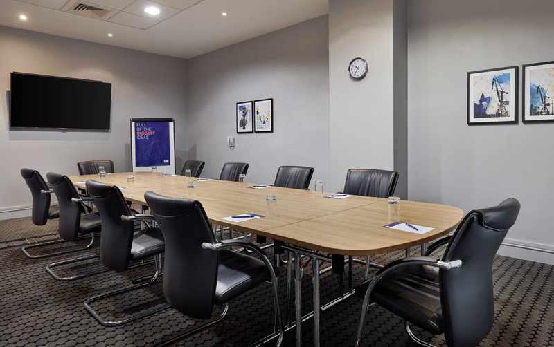 Holiday Inn Express Belfast City - Queen's Quarter 5