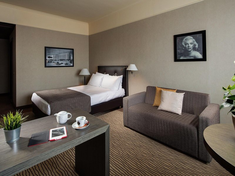 Holiday Inn Eur Parco dei Medici 42