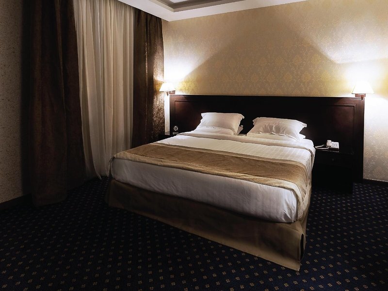 Seven Roses Hotel 24