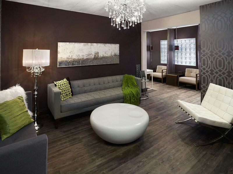 Four Points by Sheraton Hotel & Suites Calgary West 4