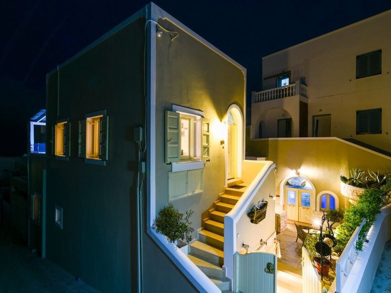 Suite Home Santorini 3