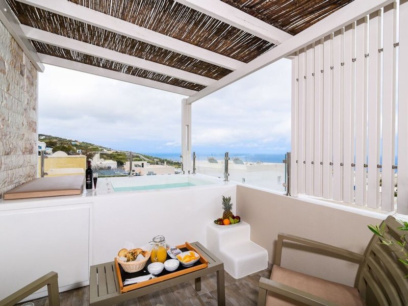 Suite Home Santorini 4