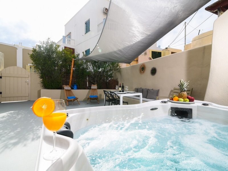 Suite Home Santorini 7