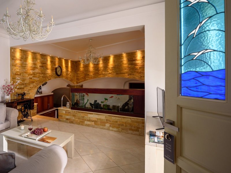 Suite Home Santorini 11