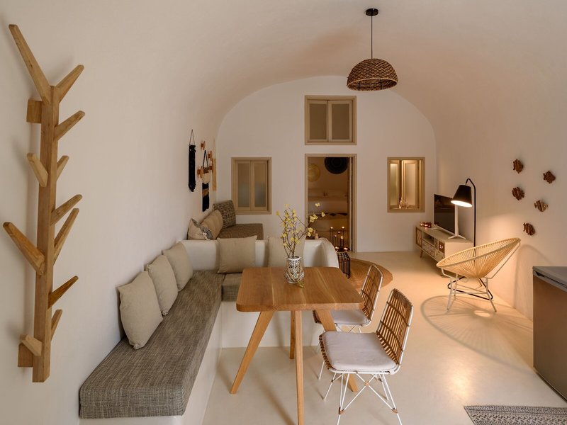 Suite Home Santorini 12