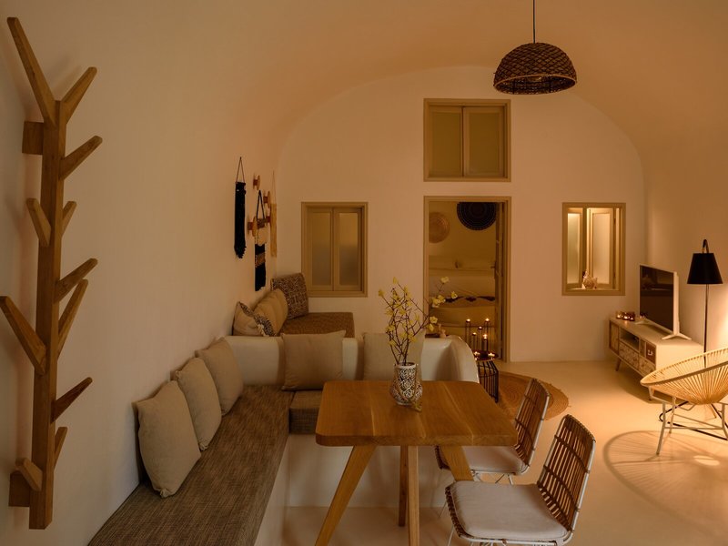 Suite Home Santorini 15