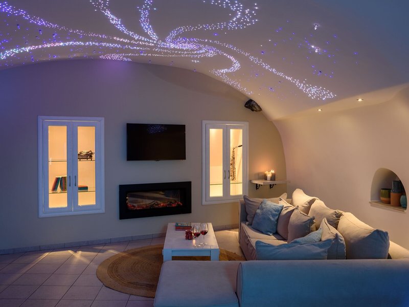 Suite Home Santorini 19