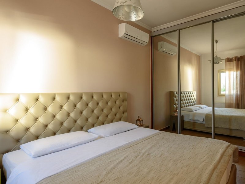 Suite Home Santorini 21