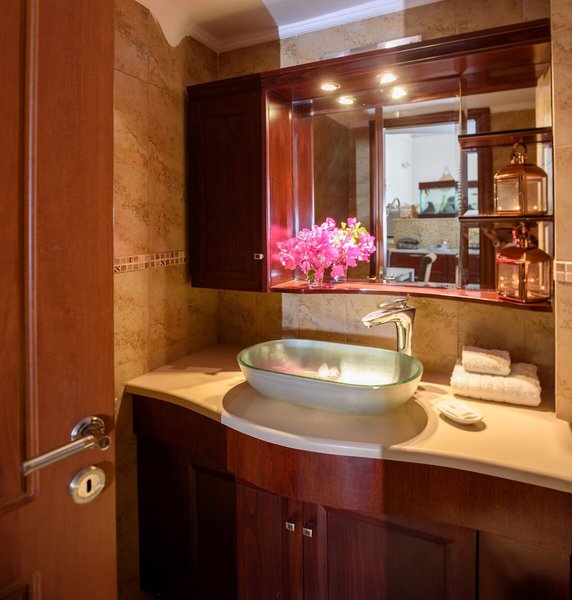 Suite Home Santorini 32