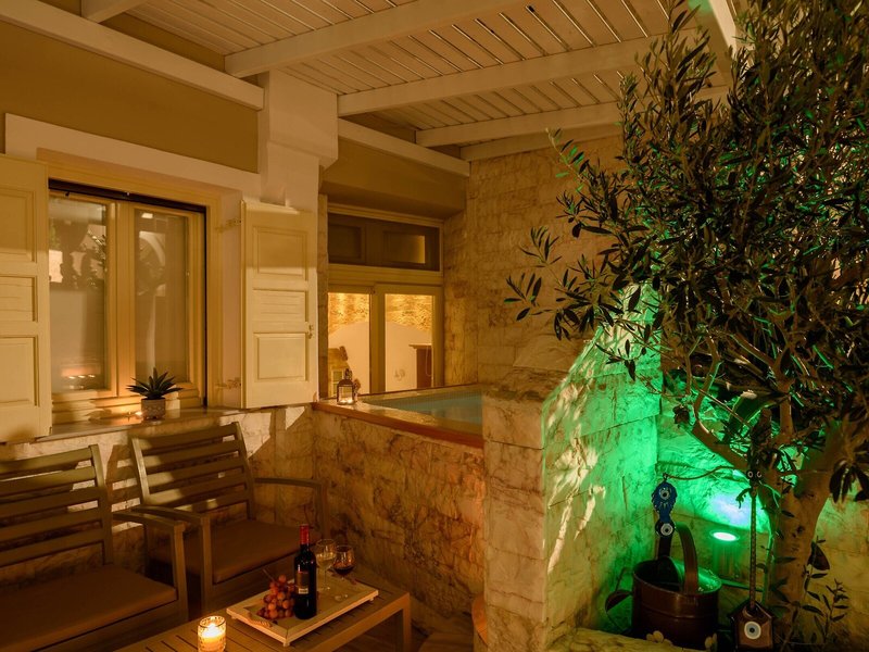 Suite Home Santorini 37