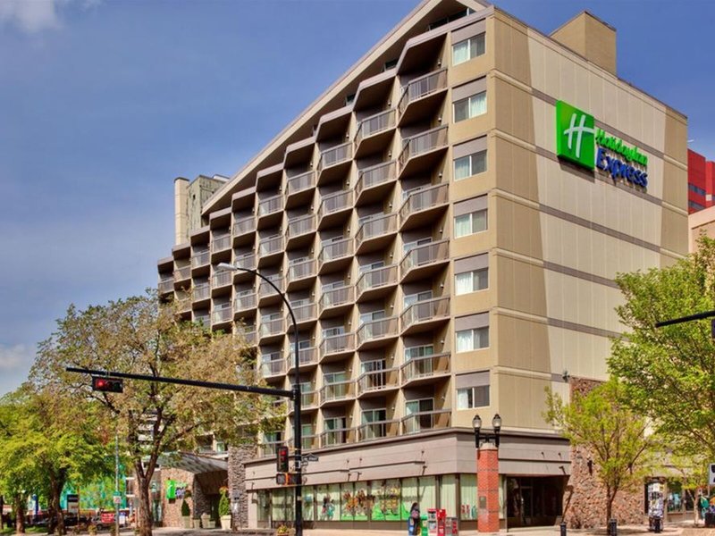 Holiday Inn Express Edmonton Downtown 2