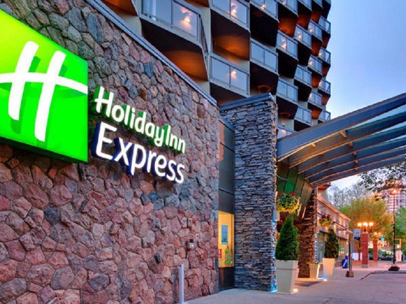 Holiday Inn Express Edmonton Downtown 3