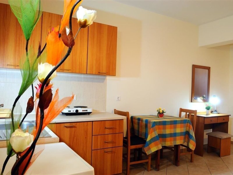 Nikos 2 Studios & Apartments 2