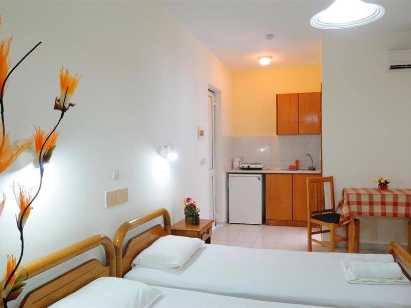 Nikos 2 Studios & Apartments 4