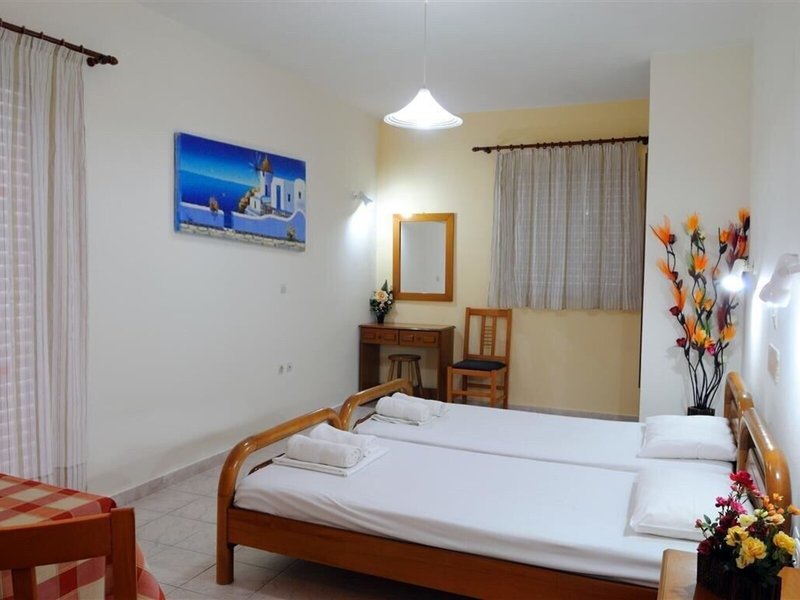 Nikos 2 Studios & Apartments 7