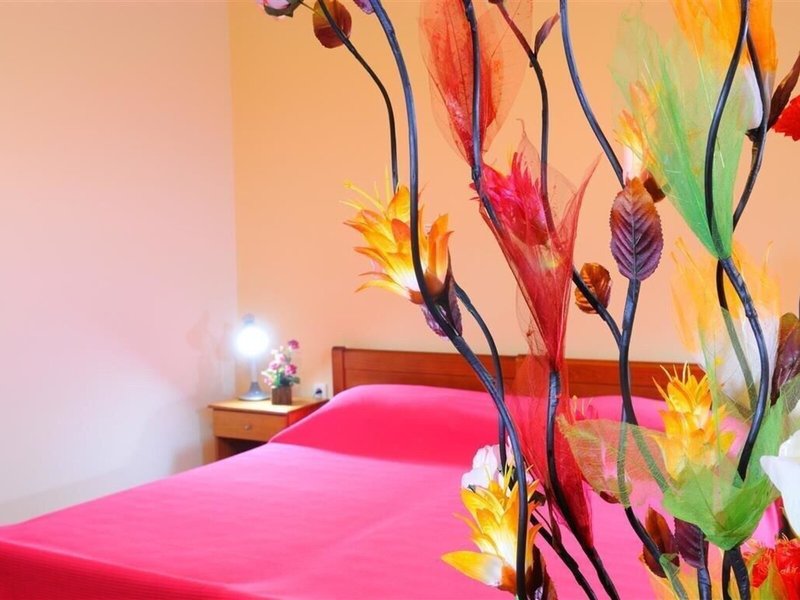 Nikos 2 Studios & Apartments 8