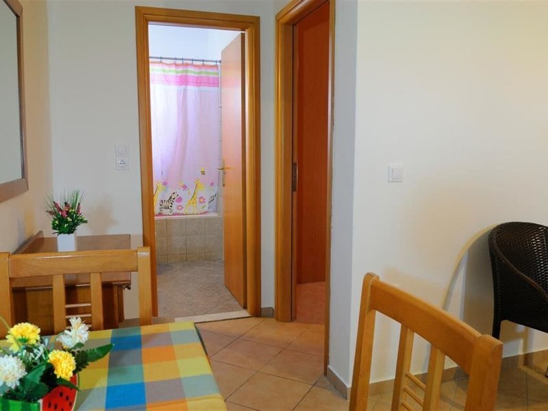 Nikos 2 Studios & Apartments 14