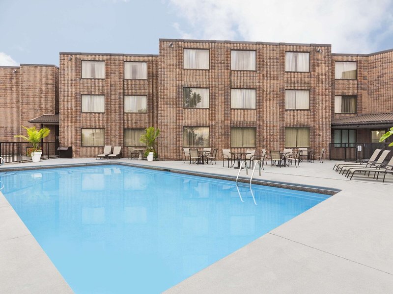 Days Inn by Wyndham Fallsview 3