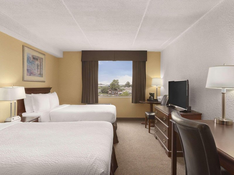 Days Inn by Wyndham Fallsview 7