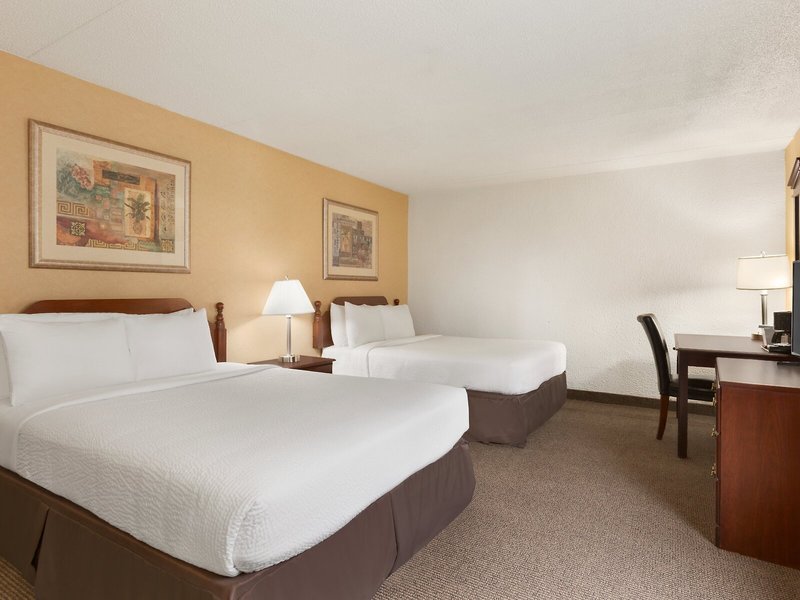 Days Inn by Wyndham Fallsview 9