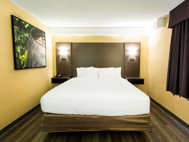 Days Inn by Wyndham Fallsview 10