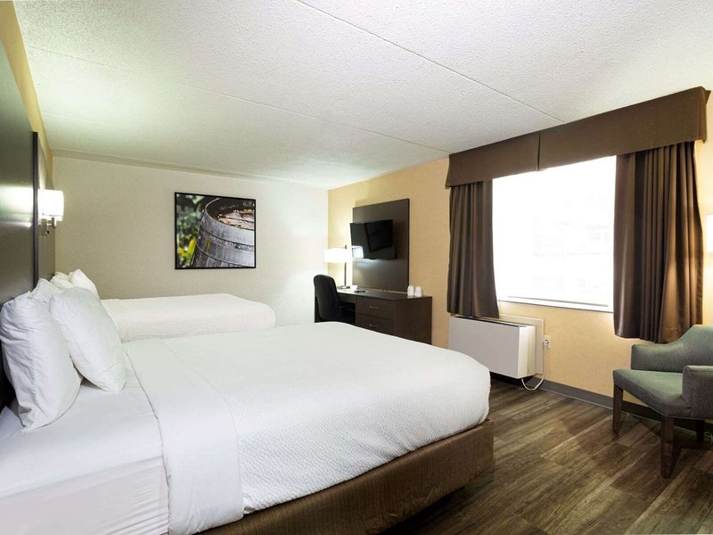Days Inn by Wyndham Fallsview 11