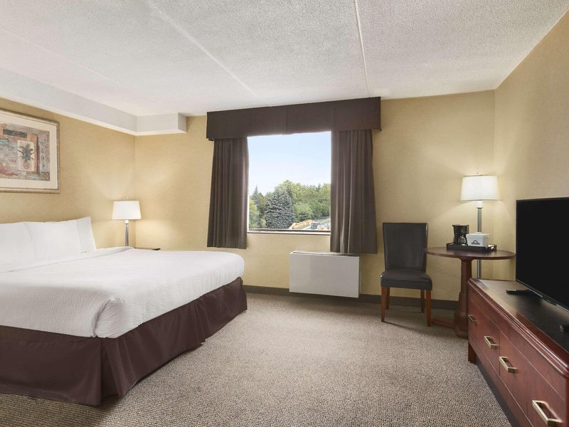 Days Inn by Wyndham Fallsview 12