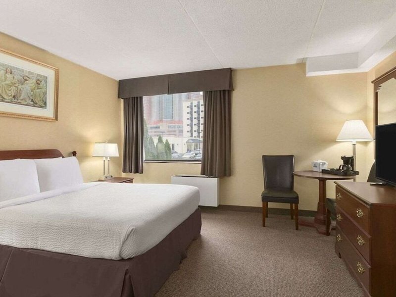 Days Inn by Wyndham Fallsview 15