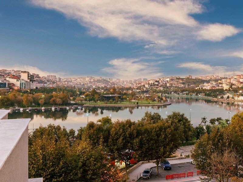 Ramada by Wyndham Istanbul Golden Horn 4