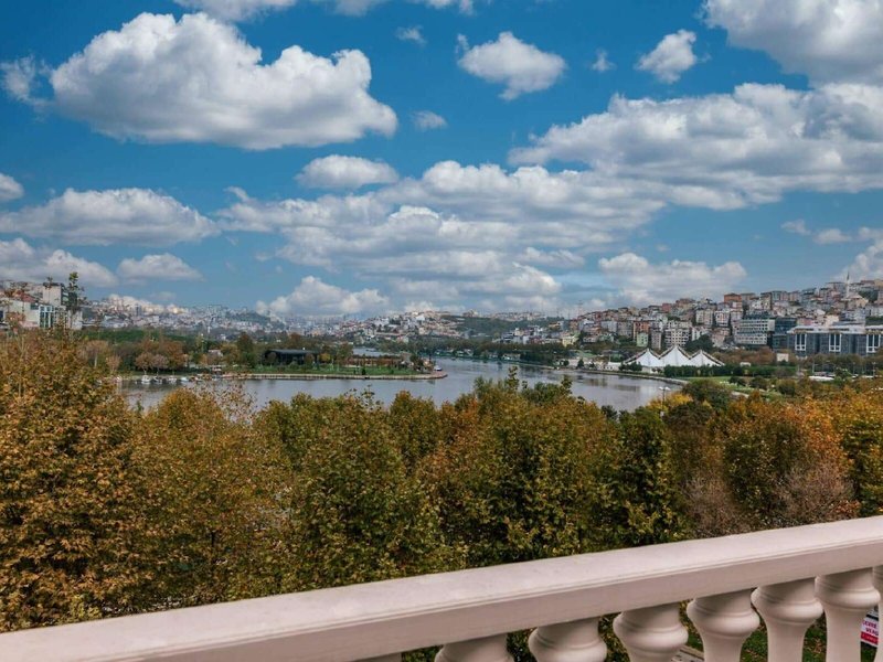Ramada by Wyndham Istanbul Golden Horn 5