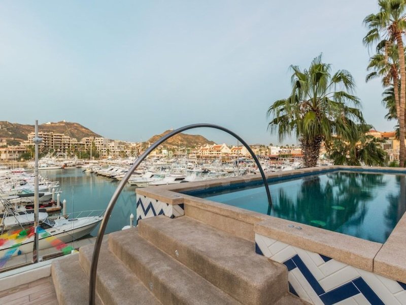 Marina Fiesta Resort & Spa 16