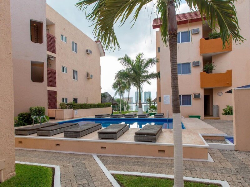 Grand Royal Lagoon 8