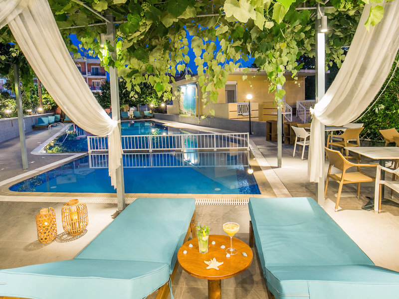 Thalassies & Thalassies Nouveau 18 - Outdoor Pool