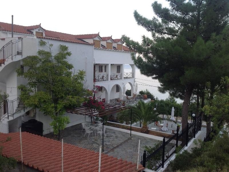 Travlos Studios 3 - Exterior