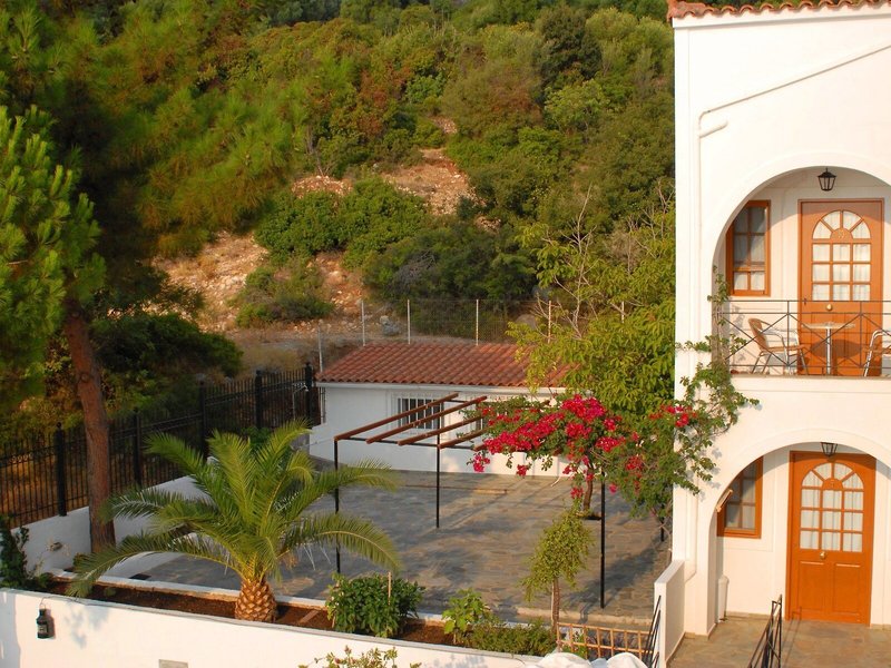 Travlos Studios 4 - Exterior