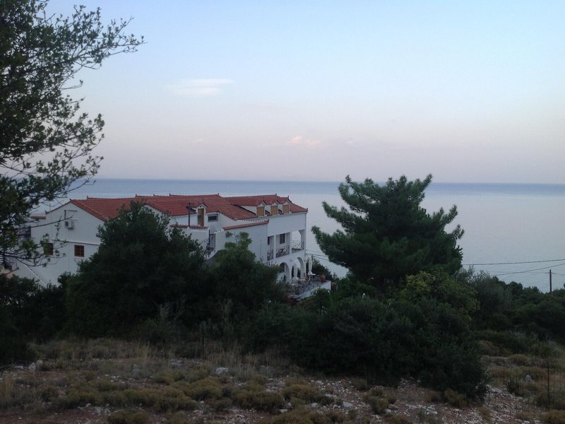 Travlos Studios 11 - Beach