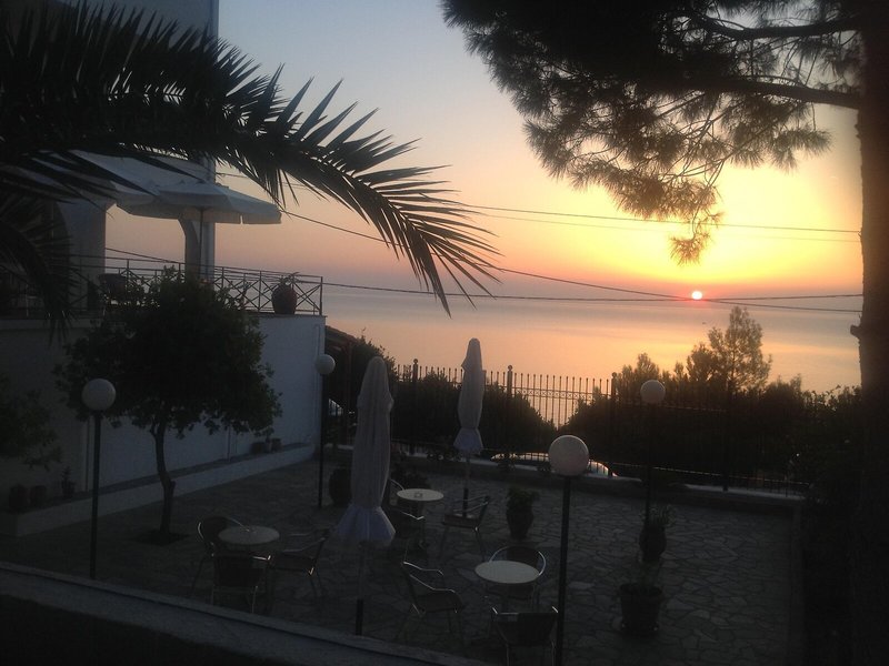 Travlos Studios 13 - Beach