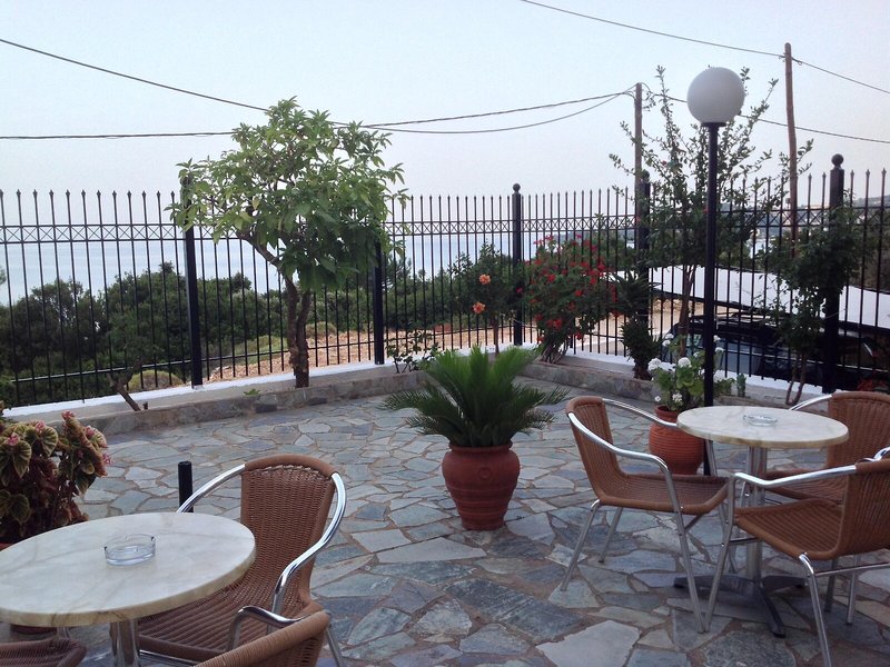 Travlos Studios 18 - Restaurant