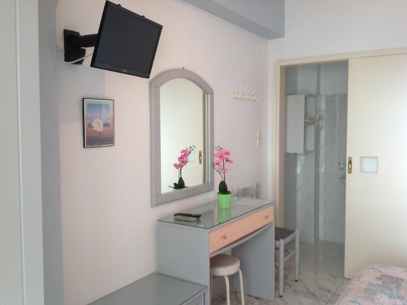 Travlos Studios 28 - Room Example